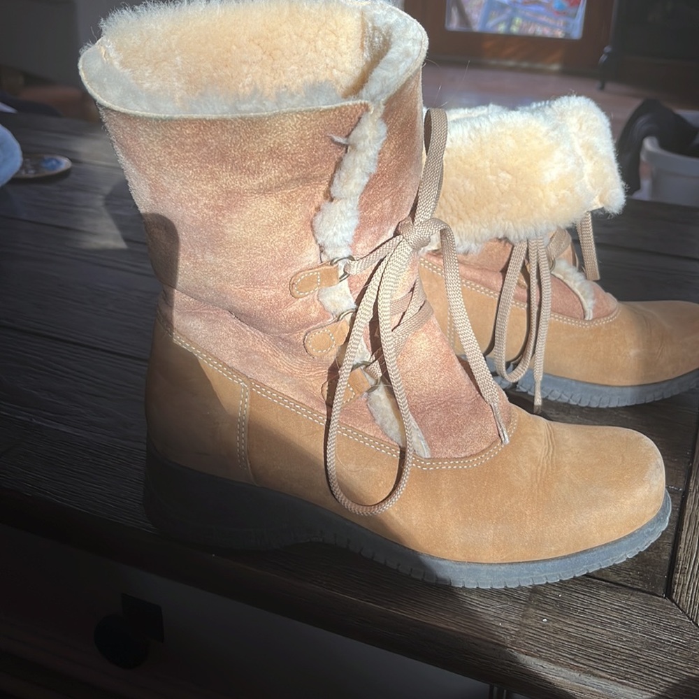 🌟La Canadienne Shearling leather boots🌟